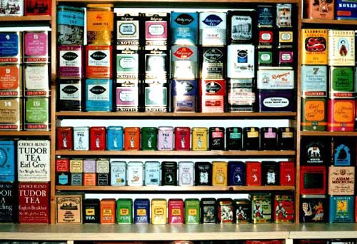 Der Regenbogen im Wohnzimmer - die Teedosensammlung